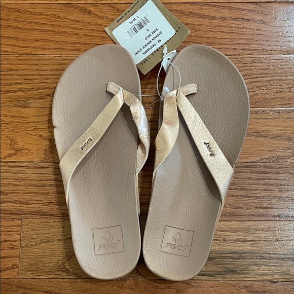 Reef Shoes - Reef Women's size 5 rose gold Sandals NWT